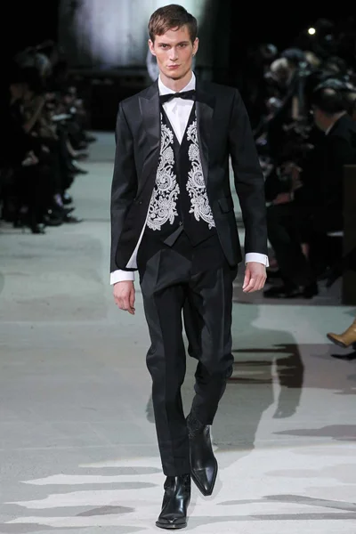 Look 38